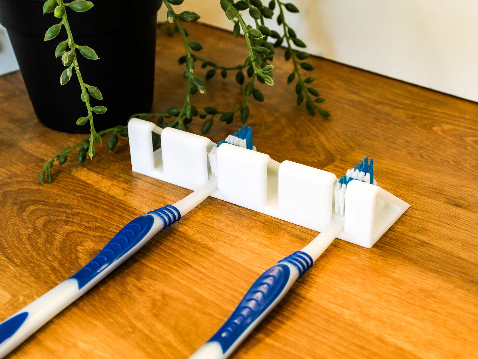 Toothbrush4Hanger – Space-Saving Bathroom Organizer for Toothbrushes