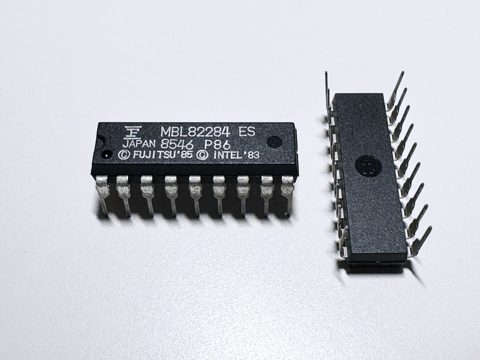 1X MBL82284 82284 FUJITSU Clock Generator Ready Interface 80286 Systems DIP-18