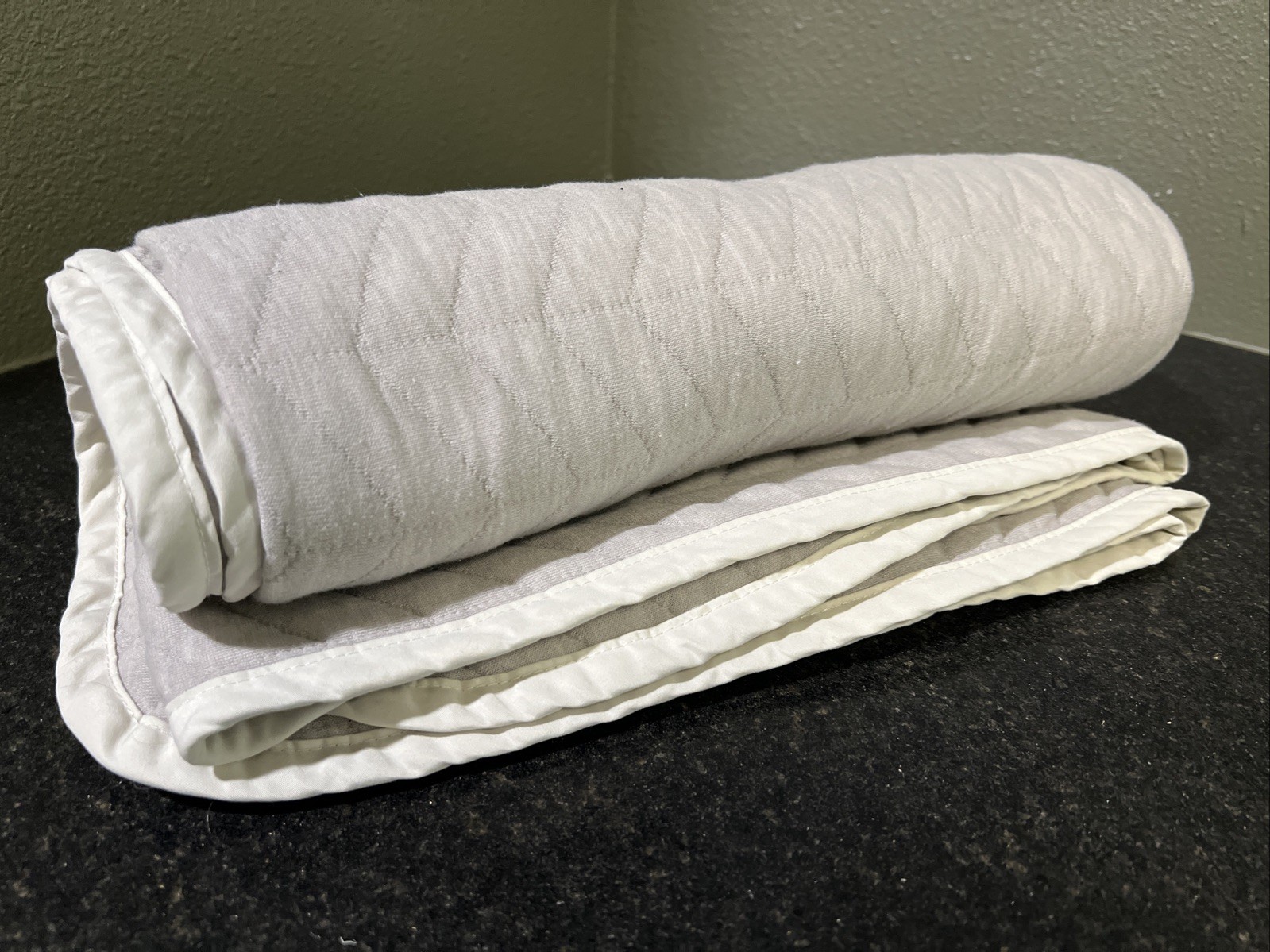 UNITED Polaris Business First SAKS FIFTH AVENUE Gray Duvet Blanket