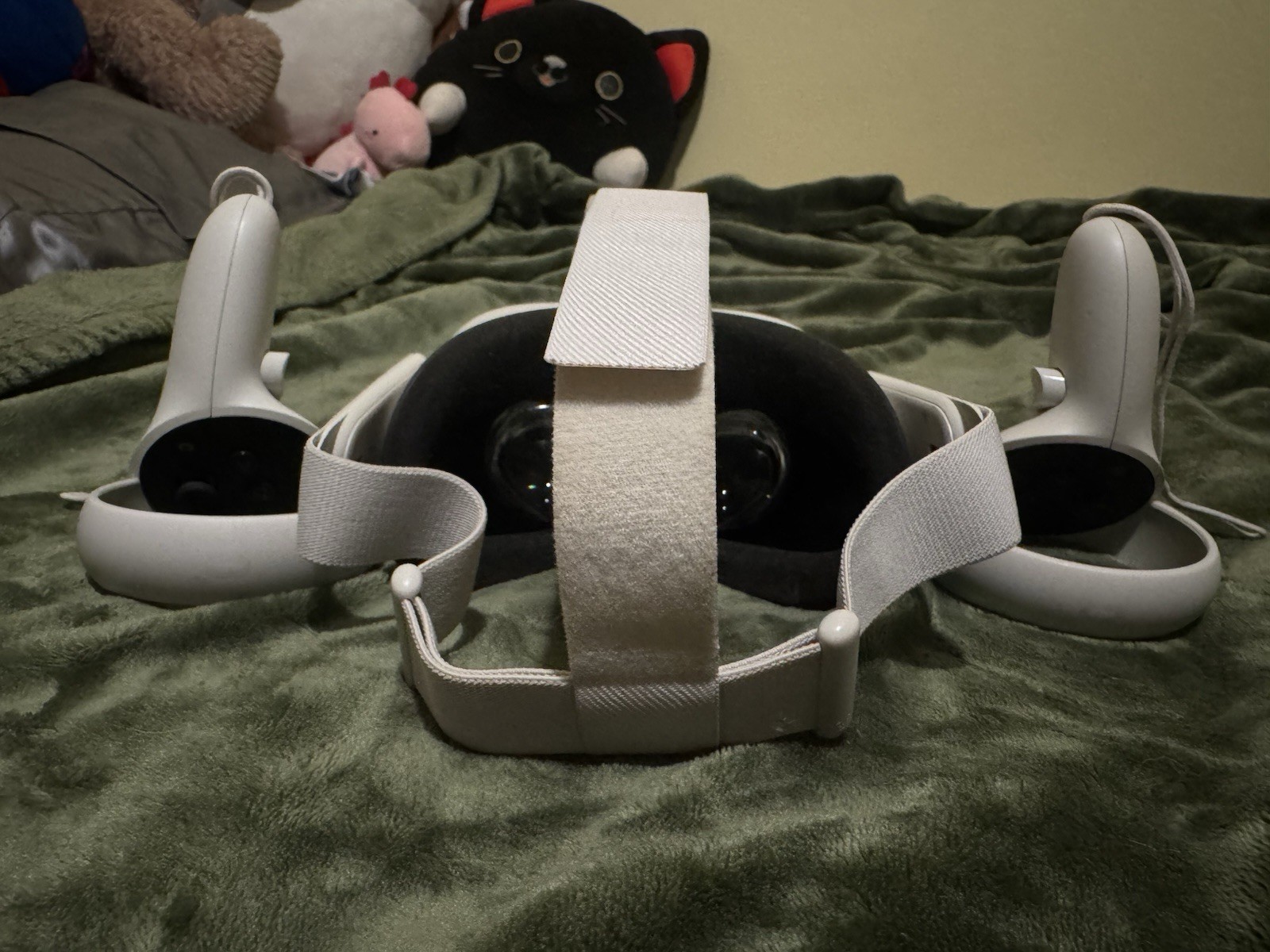 Oculus Meta Quest 2 256GB, White with Controllers - Tested and Working
