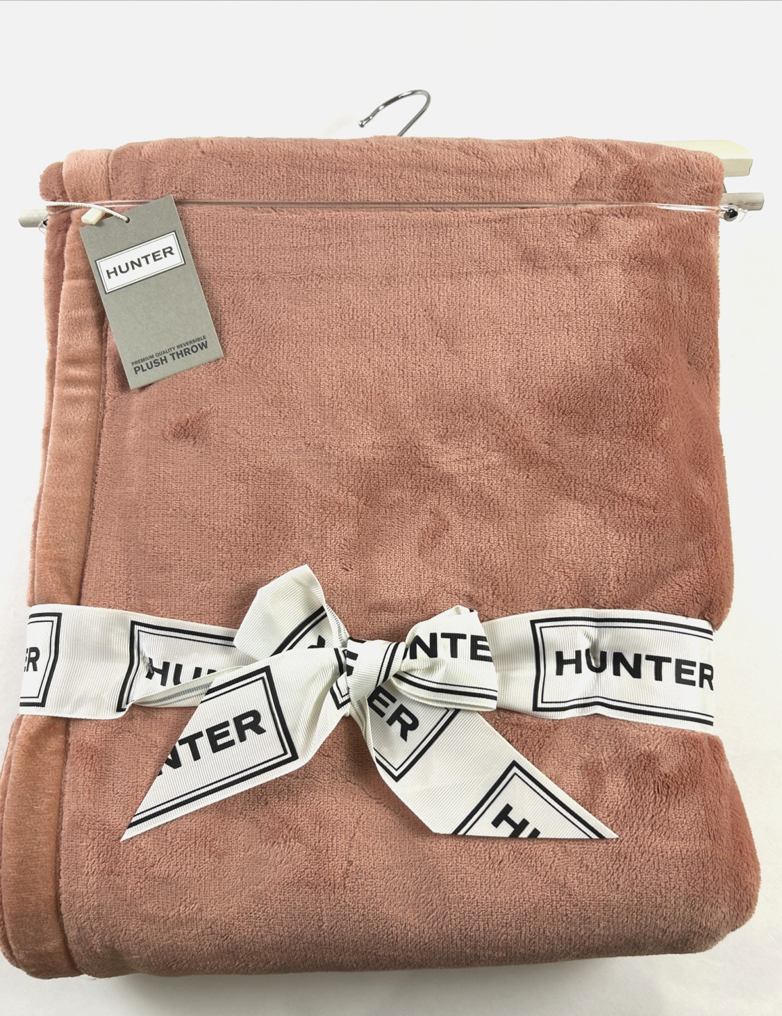 NEW HUNTER COCO Premium Quality Plush Throw Reversible Blush Blanket Logo Patch