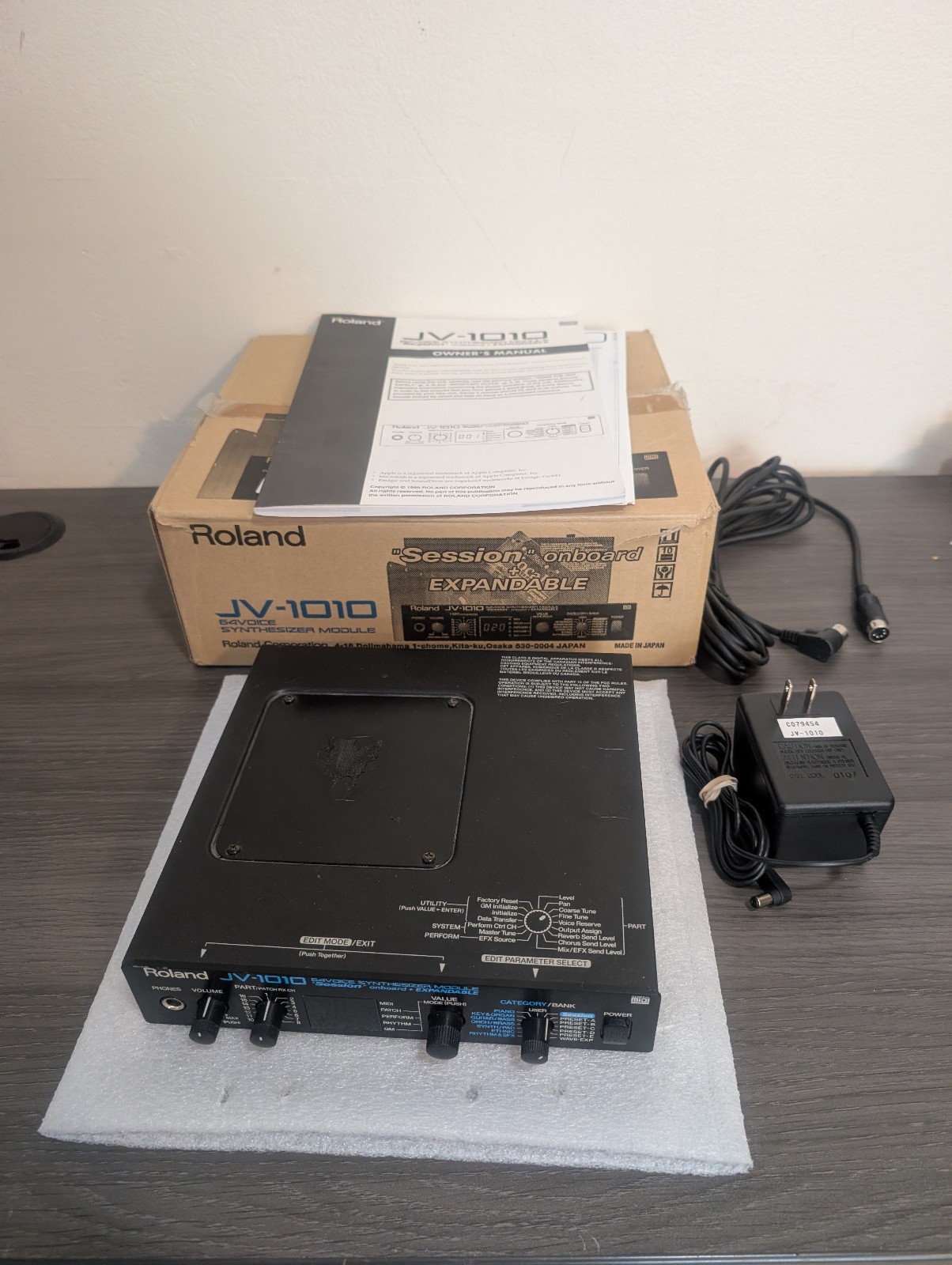 Roland JV-1010 64 Half-rack sound source module Voice Synthesizer Module