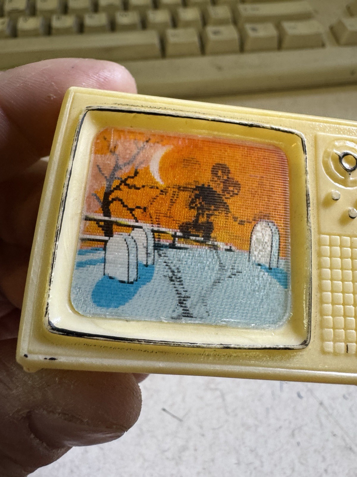 Extremely Rare Wiggle Tv Pencil Sharpener Case Only Graveyard Dancing Skeleton