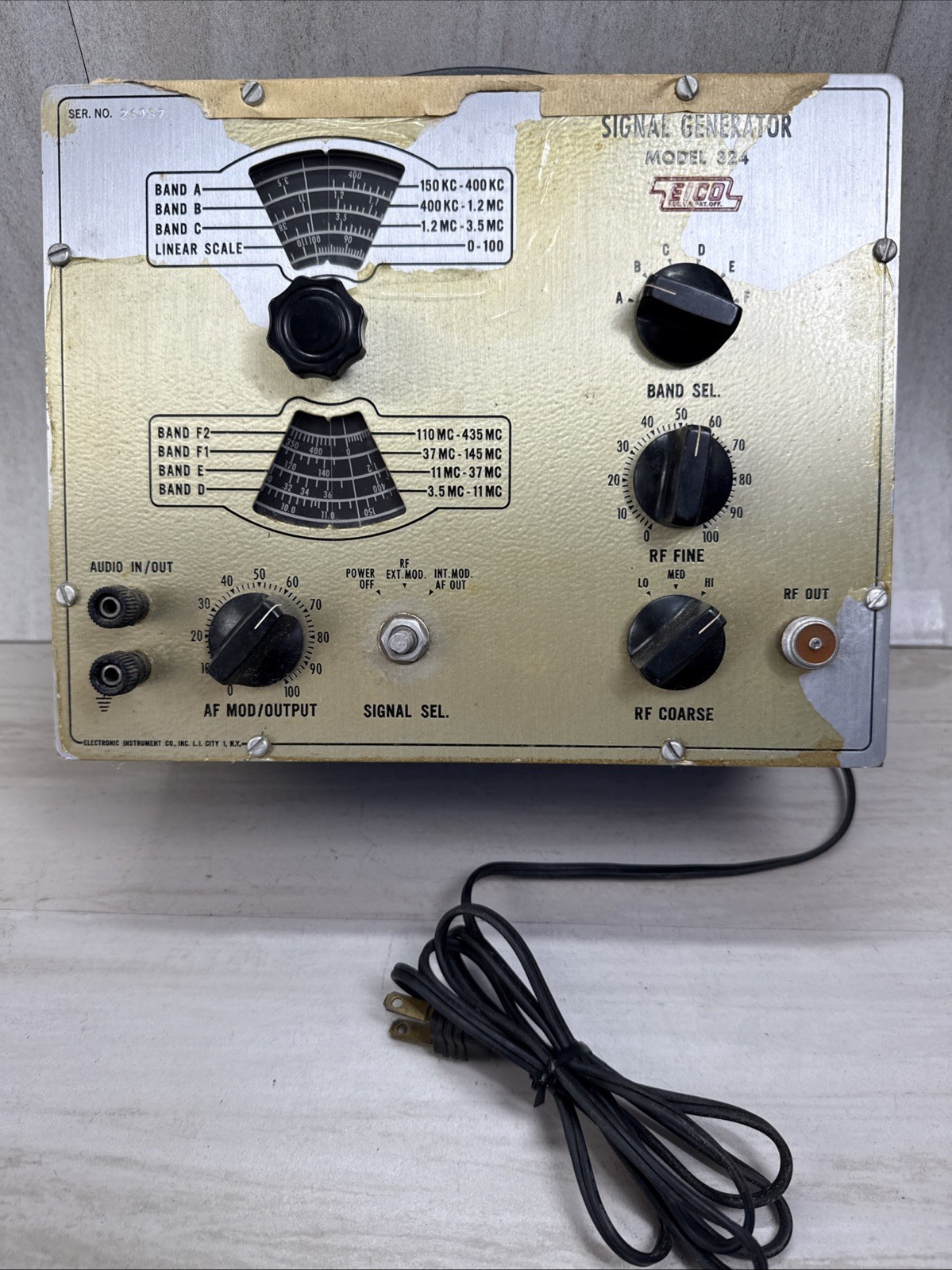 EICO MODEL 324 RF Signal Generator 150 kHz - 400 MHz Powers On!