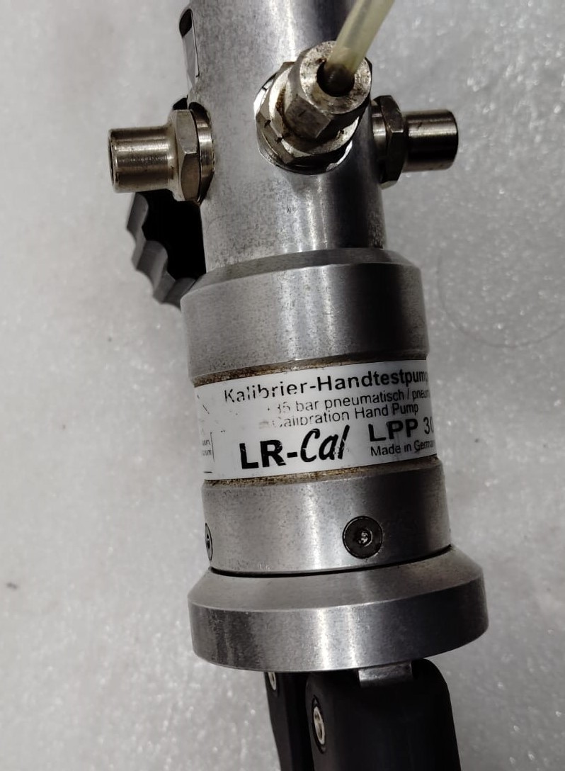 LR-CAL LPP-30 Pressure Calibrator Hand Held Test Pump LPP30