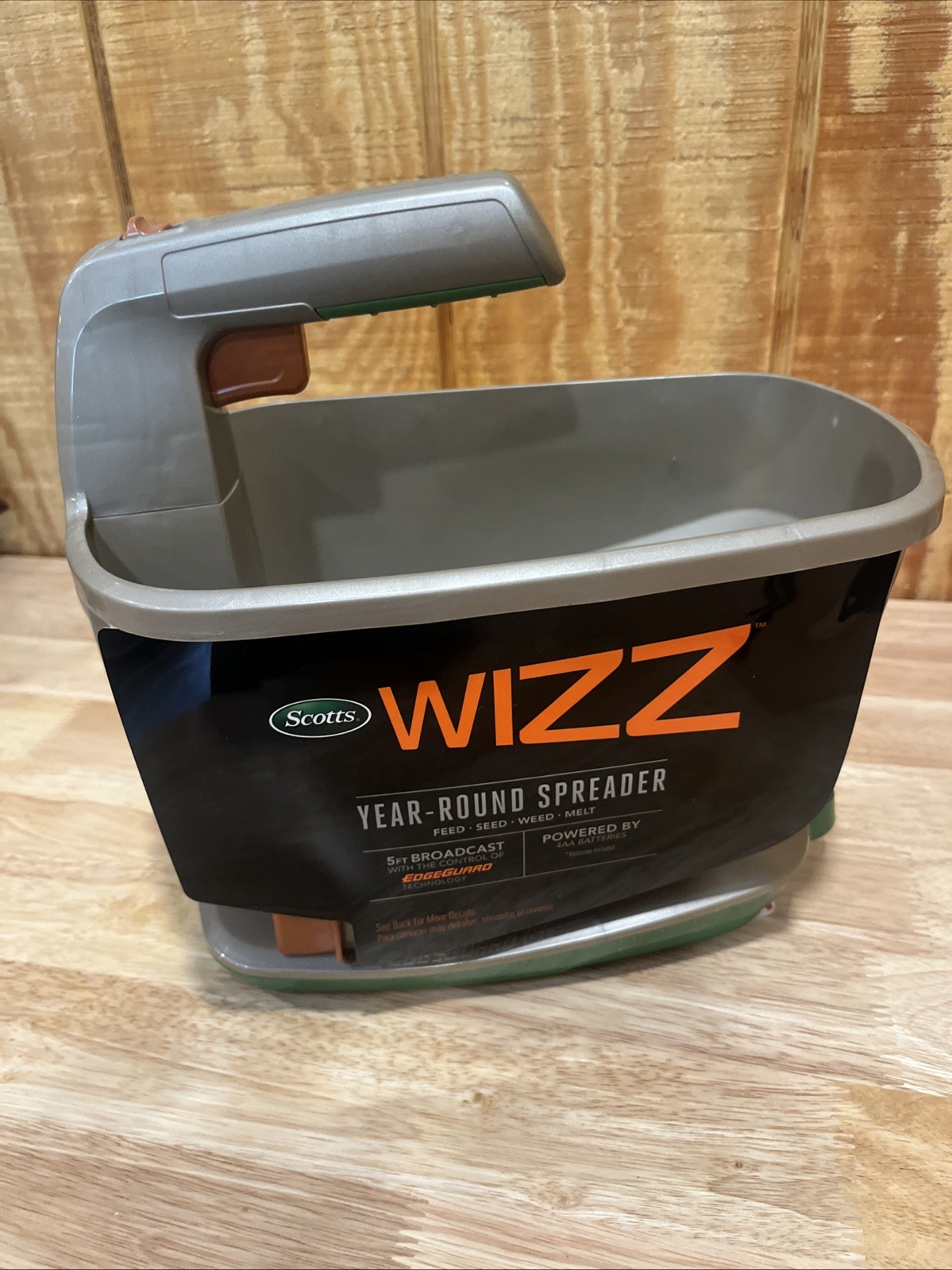 SCOTTS WIZZ SPREADER FOR SEED - SALT (ICE MELT) - FERTILIZER - AA BATTERY POWER
