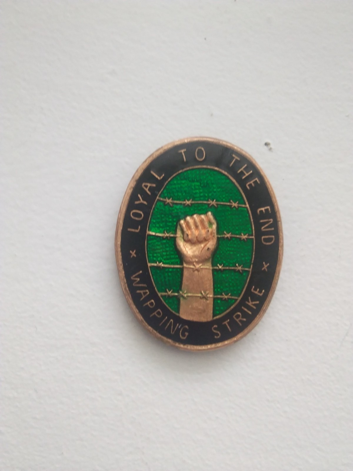 LOYAL TO THE END WAPPING TRADE UNION BADGE (NO PIN ON THE BACK)