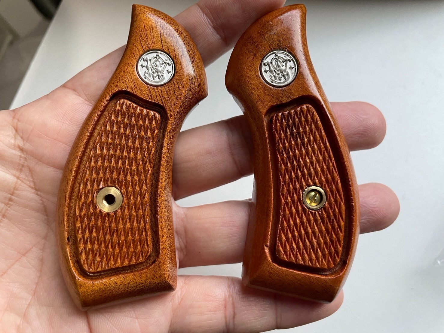 Gorgeous Classic Panel Hardwood Grip For S&W J Frame Round Butt Bodyguard New