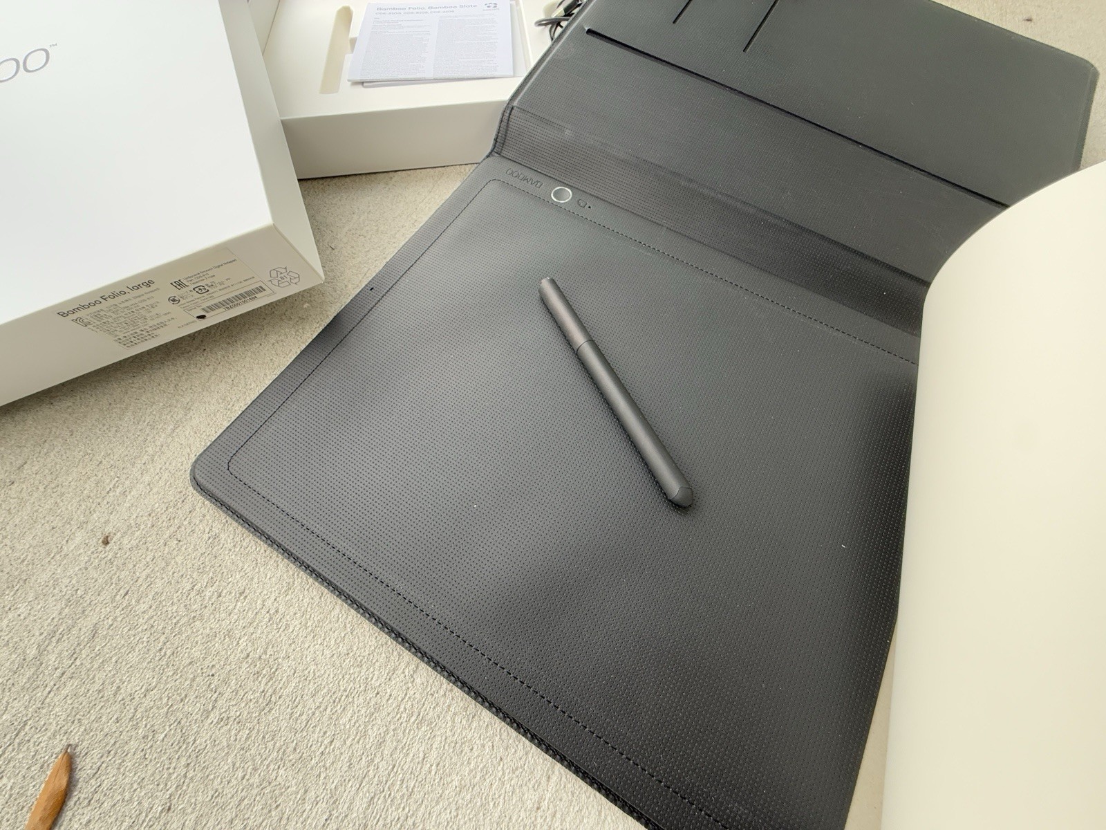 Wacom Bamboo Folio Large Bluetooth Graphics Tablet Drawing Pad