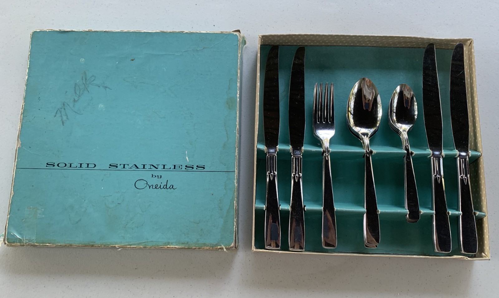 VINTAGE ONEIDA “ACCENT” STAINLESS FLATWARE 16 PIECE SERVICE FOR 4 W/ORIGINAL BOX