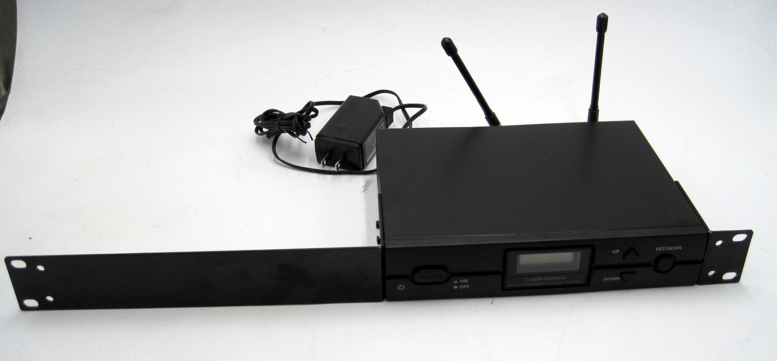 Audio Technica ATW-R2100aD Wireless Receiver 655-680 MHZ W/ Antennae