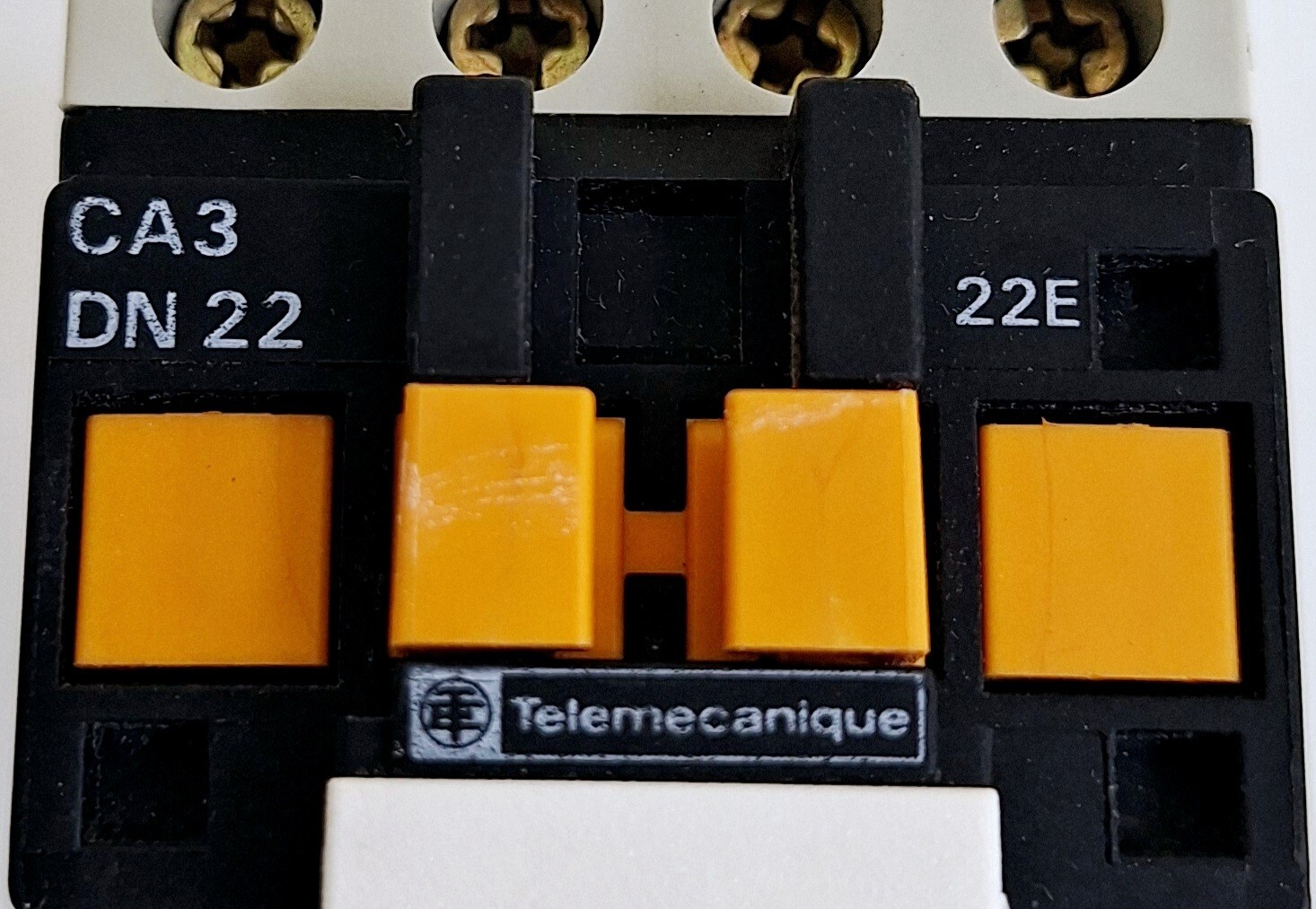 Telemecanique CA3DN22 / 220V DC Control Relay