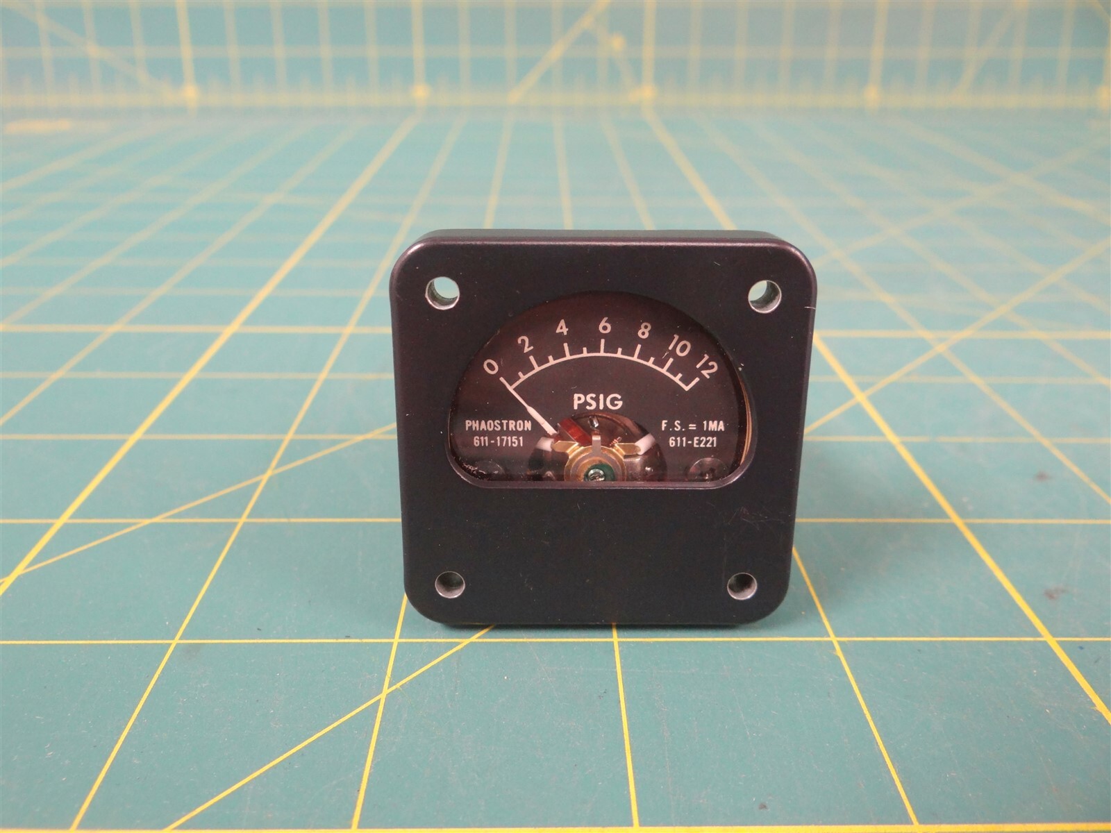Phaostron 611-17151 Panel Mount Pressure Meter    0 - 12 PSIG    5VDC