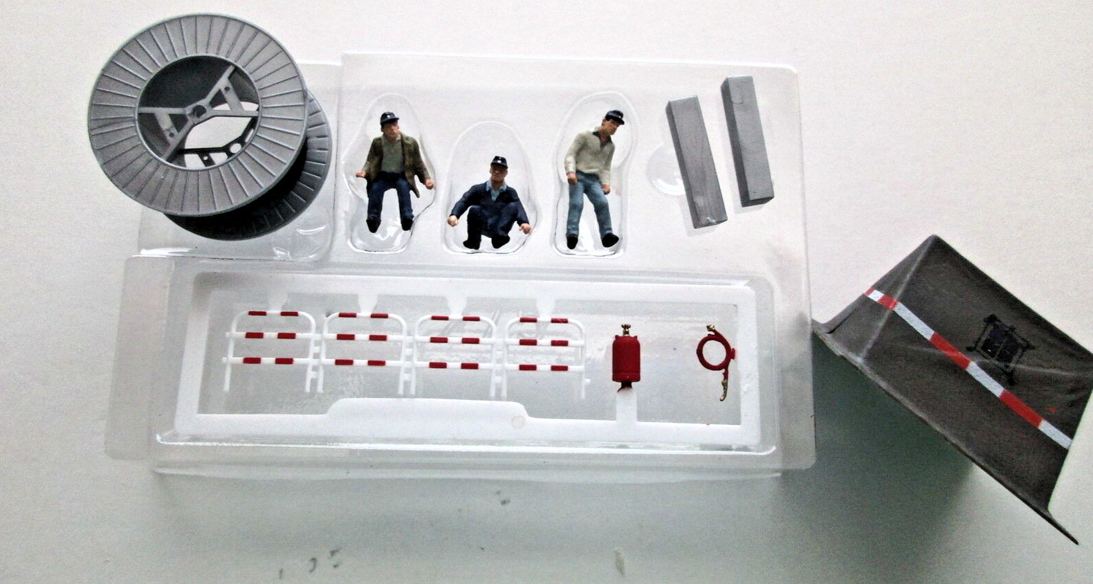 Preiser (HO 1:87)  Telecom Repair Team w/Accessories  #10374