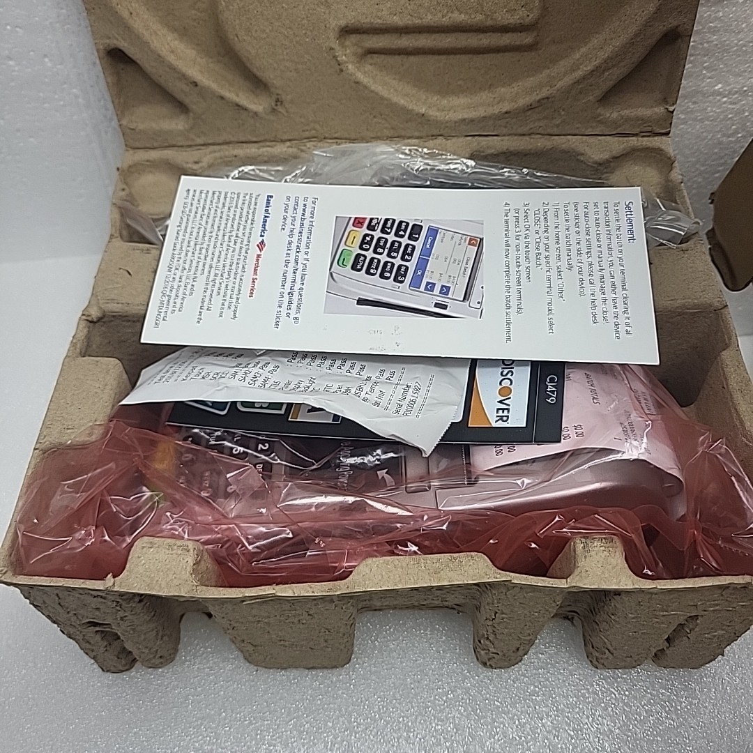 First Data FD130T Credit Card Terminal POS Card Reader, NEW