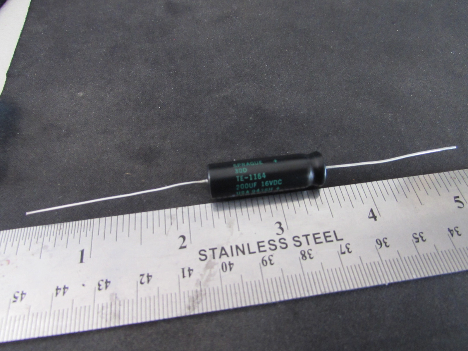 200uF, 16V Sprague 30D BLACK Axial Capacitor TE1164, 200uF 16DC, 200uF 16VDC USA