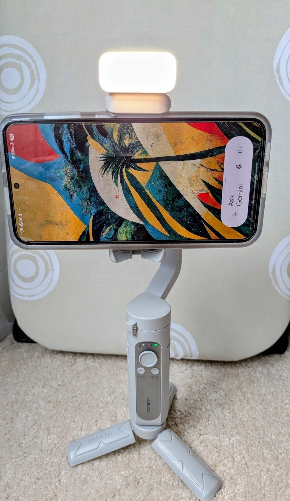 Hohem iSteady XE 3-Axis Smartphone Stabilizer With A Magnetic Fill Light (Grey)