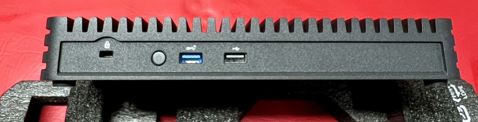 Intel BKCMCR1ABC CMCR1ABC NUC Rugged Chassis Element / No SSD Or Ram