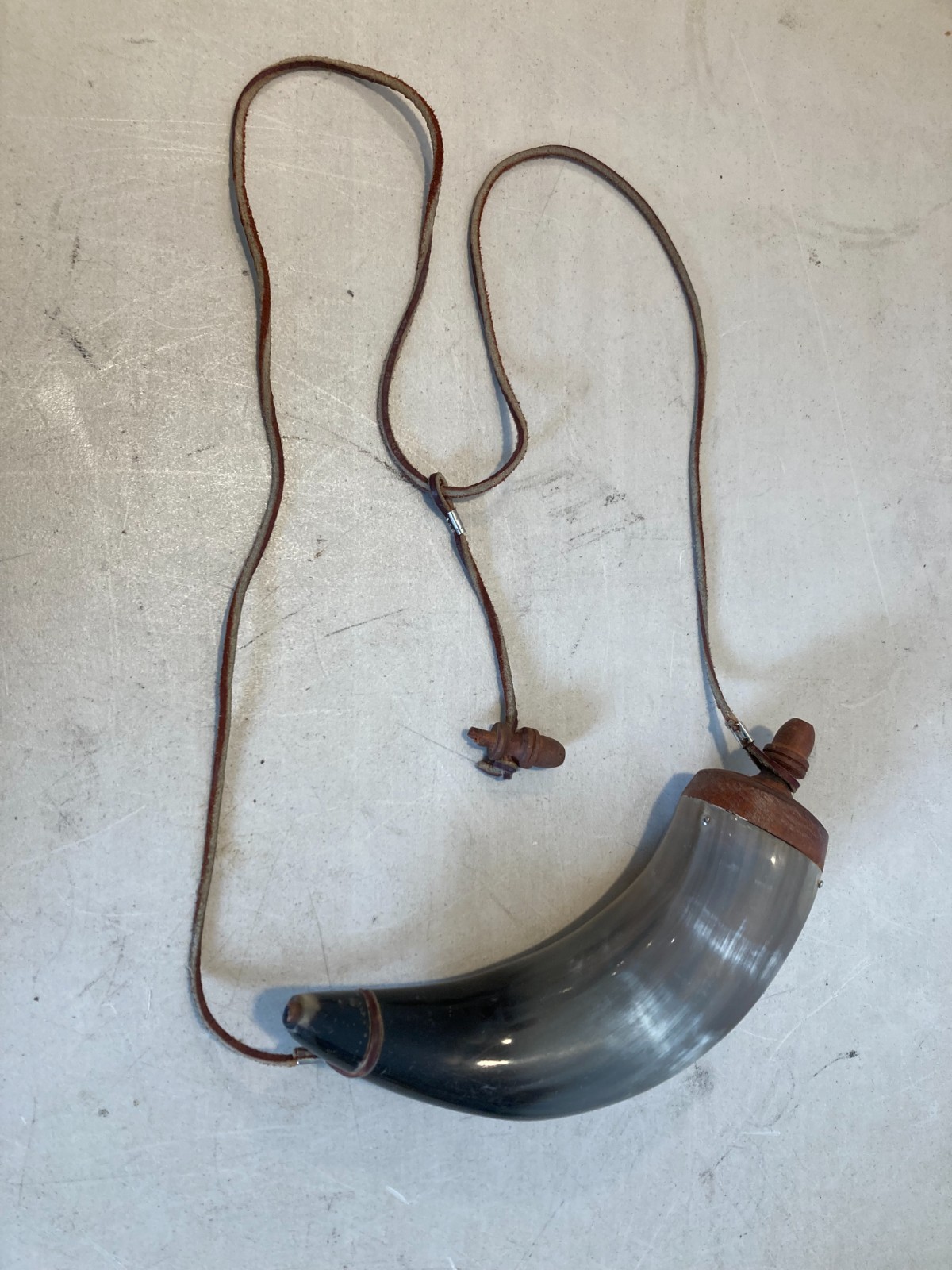 VINTAGE AUTHENTIC 12" BLACK POWDER HORN FUNCTIONAL LEATHER CORD STRAP