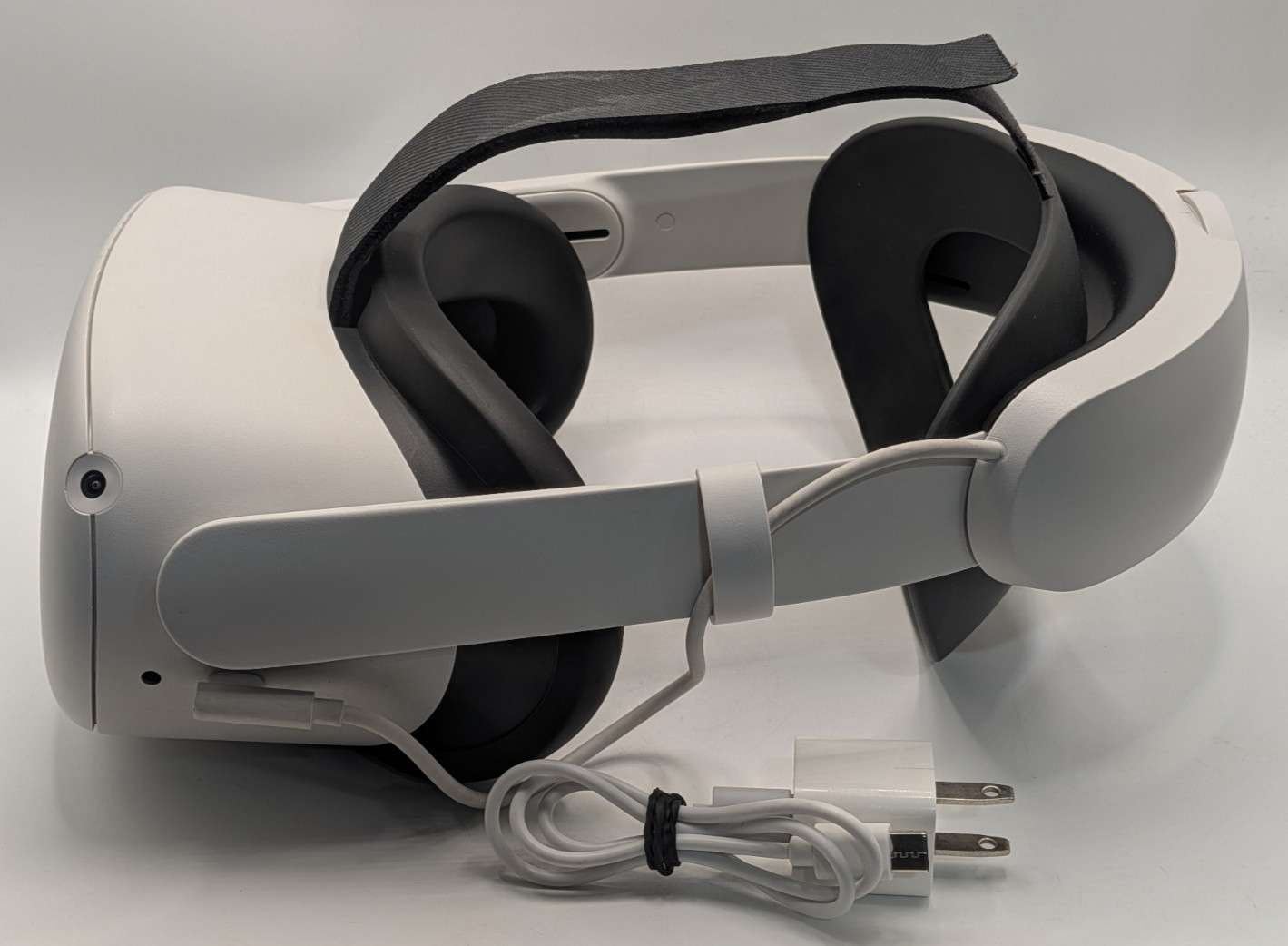Meta Oculus Quest 2 128GB VR Headset Only Elite Strap Cushion Face Mask