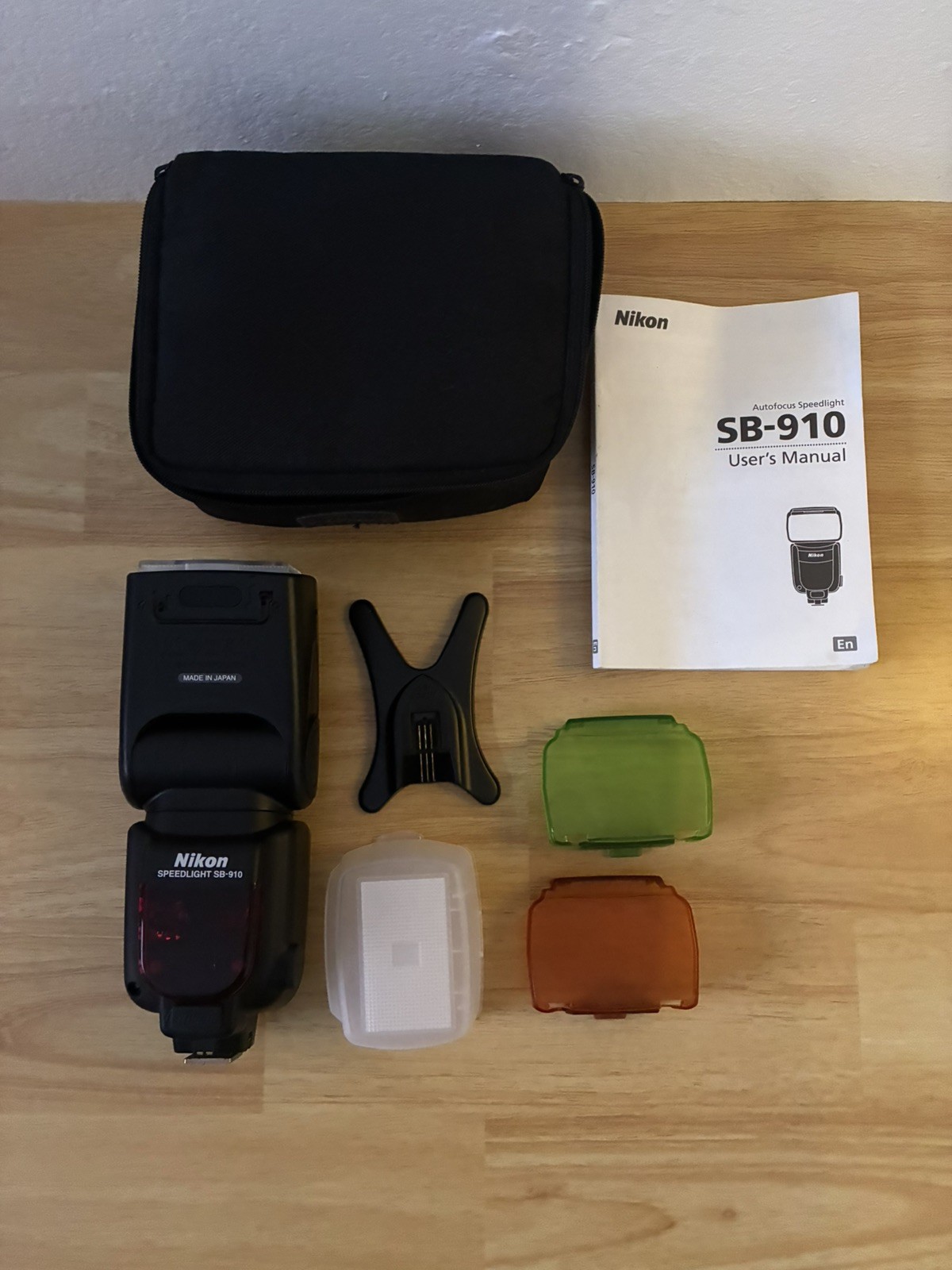 Nikon Speedlight SB-910 with Box and Accessories Used