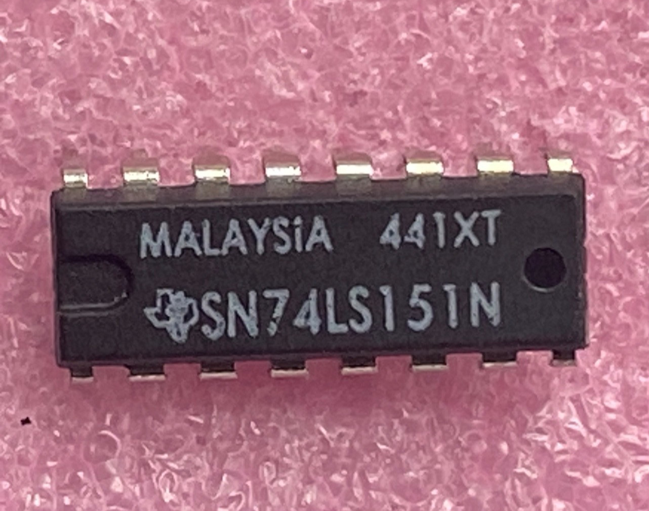 Texas Instruments SN74LS151N high speed 8 input digital multiplexer Integrated