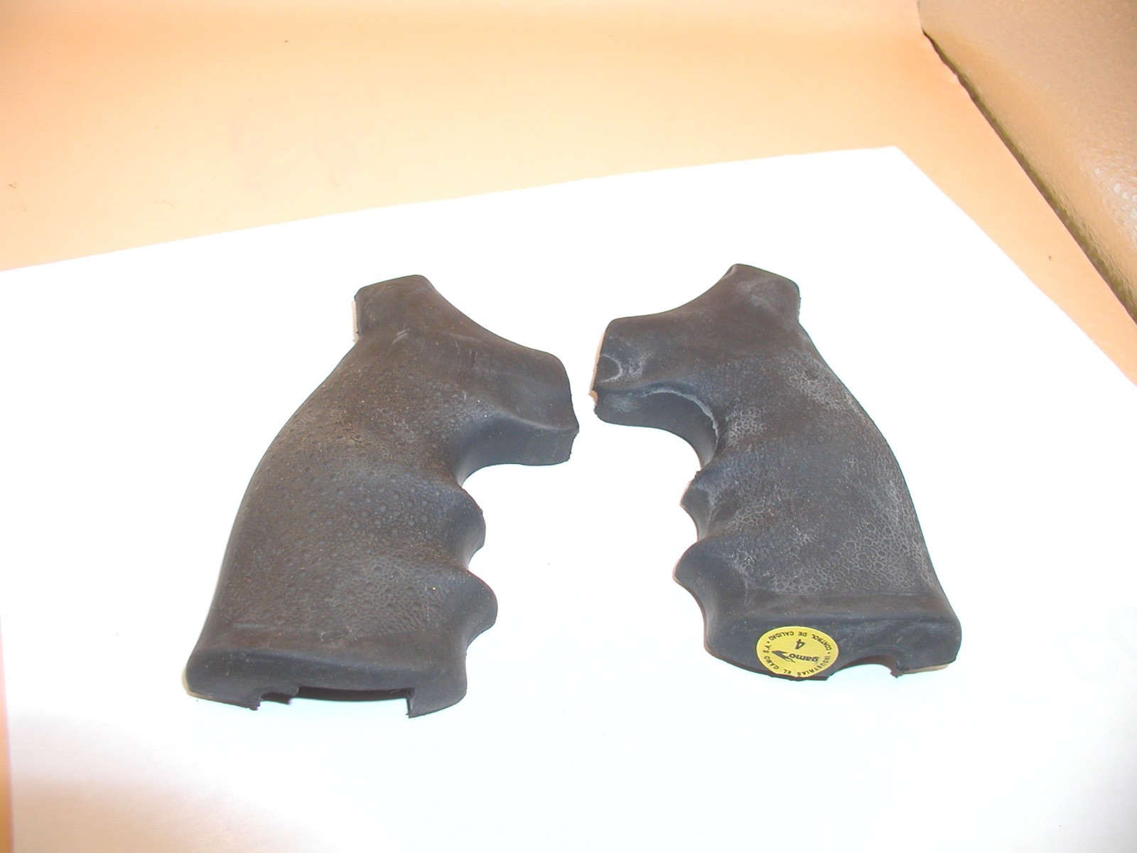 GAMO Combat R-77 Revolver - Grips, Left and Right