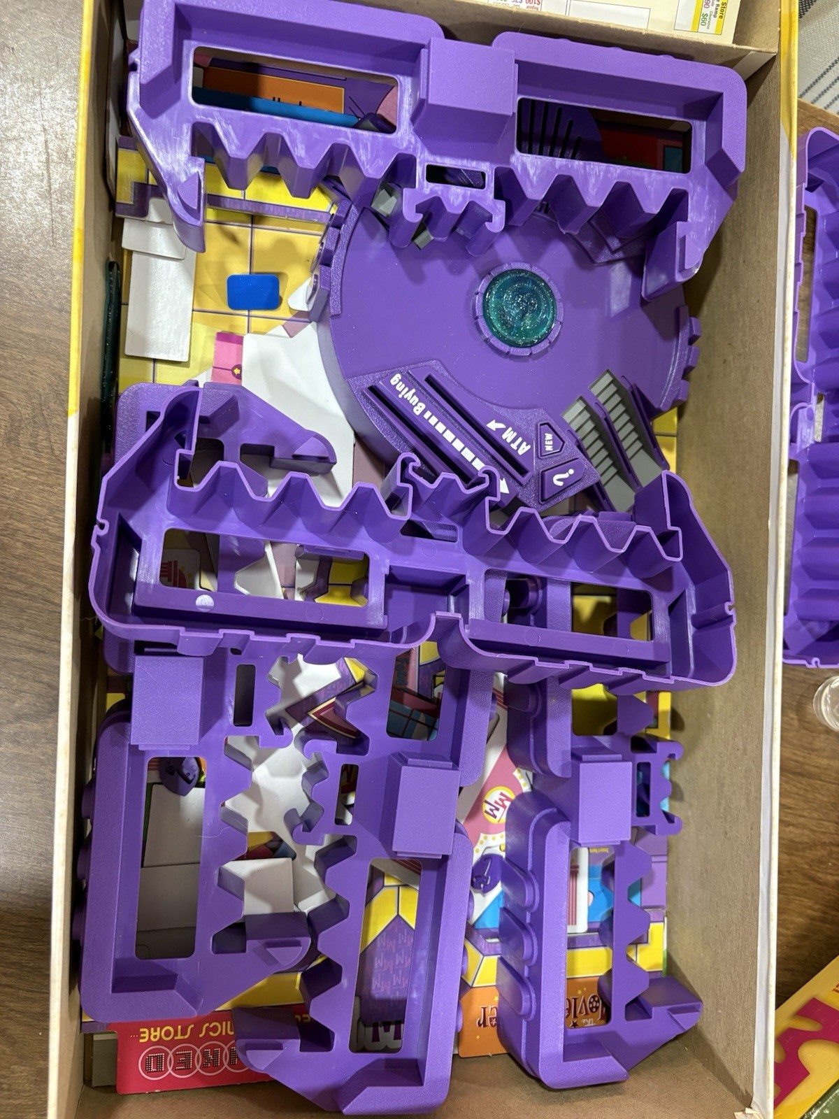 2004 Milton Bradley MALL MADNESS Board Game Complete