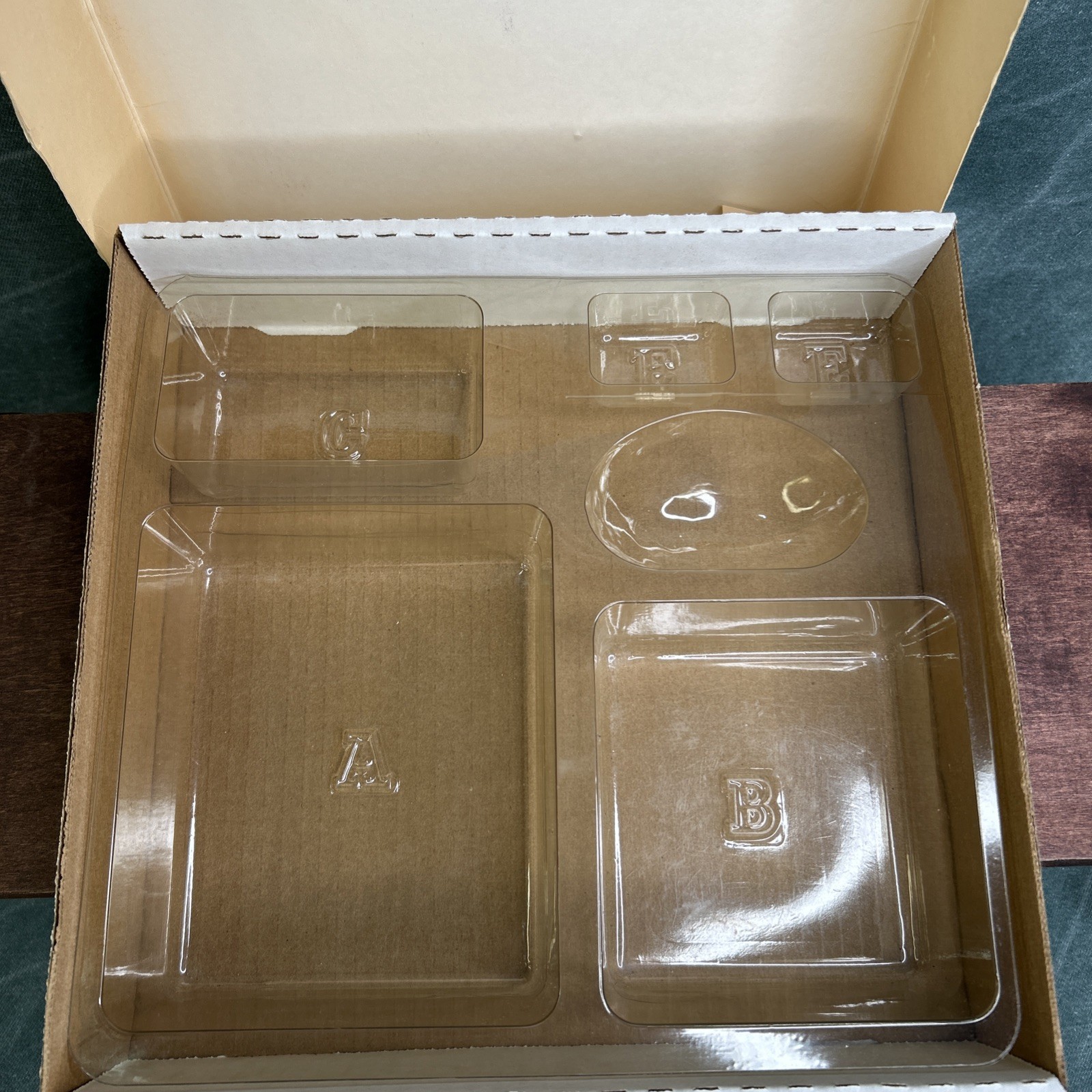 Smithsonian Grow 3 Beautiful Crystals Kit Item #2896