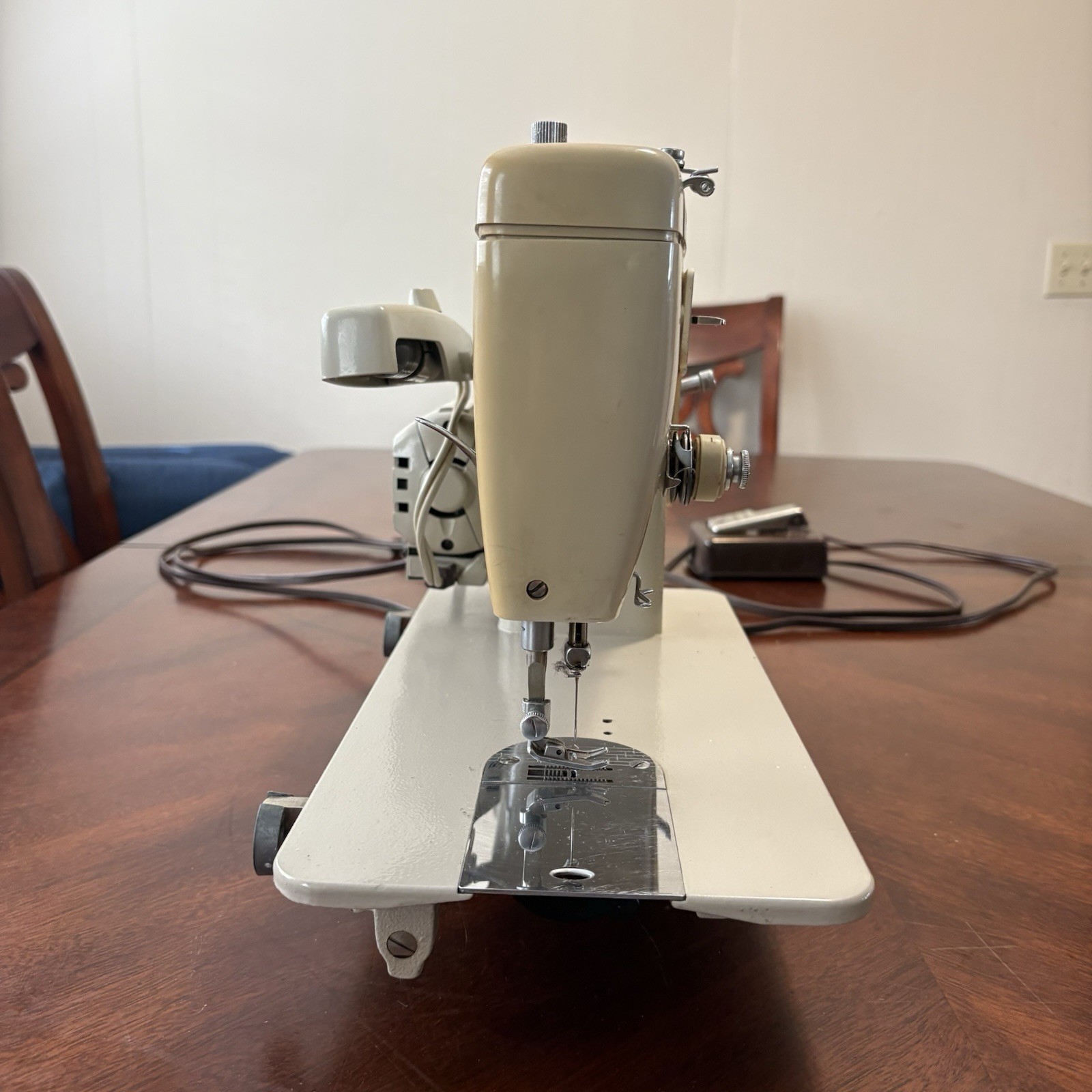 SINGER 237 Straight/Zigzag Sewing Machine, Parts/Repair