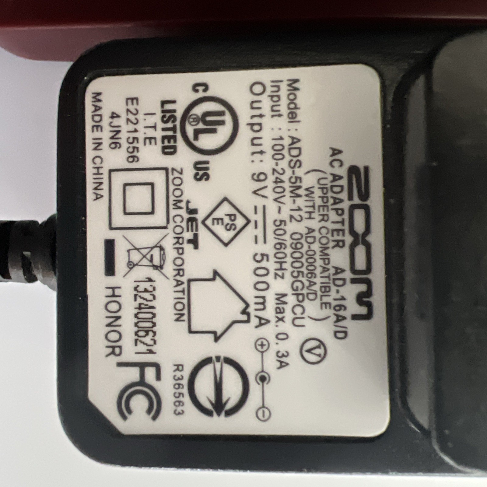 ZOOM Multi-Effects Processor (for Bass) B1 FOUR Red & Zoom with ZOOM PS & Box