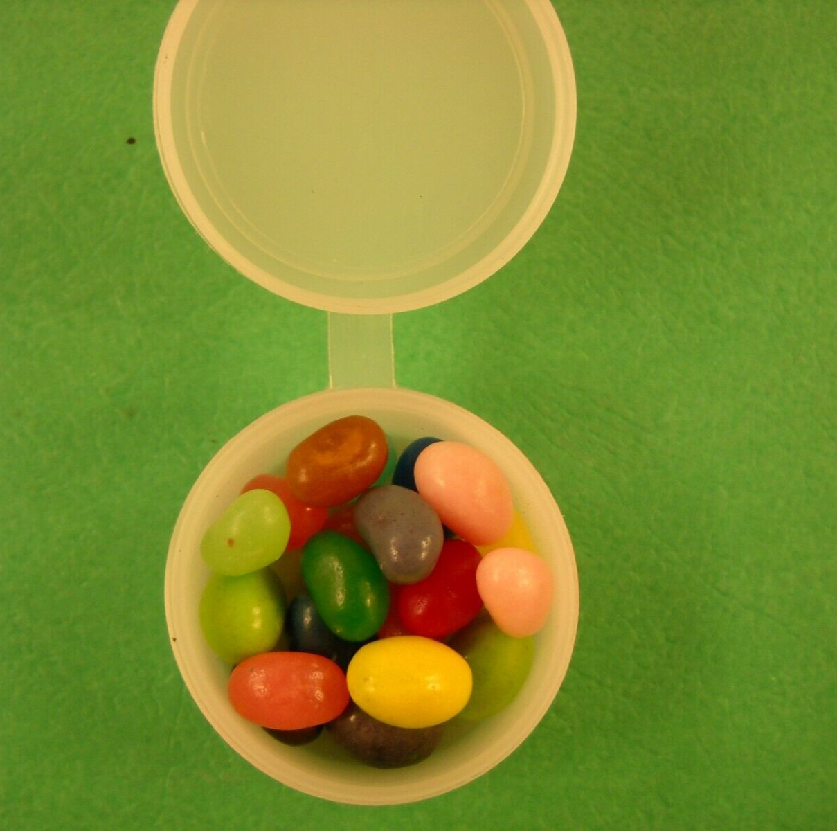 6 Plastic 1 oz Containers One Ounce Snap On Lid White