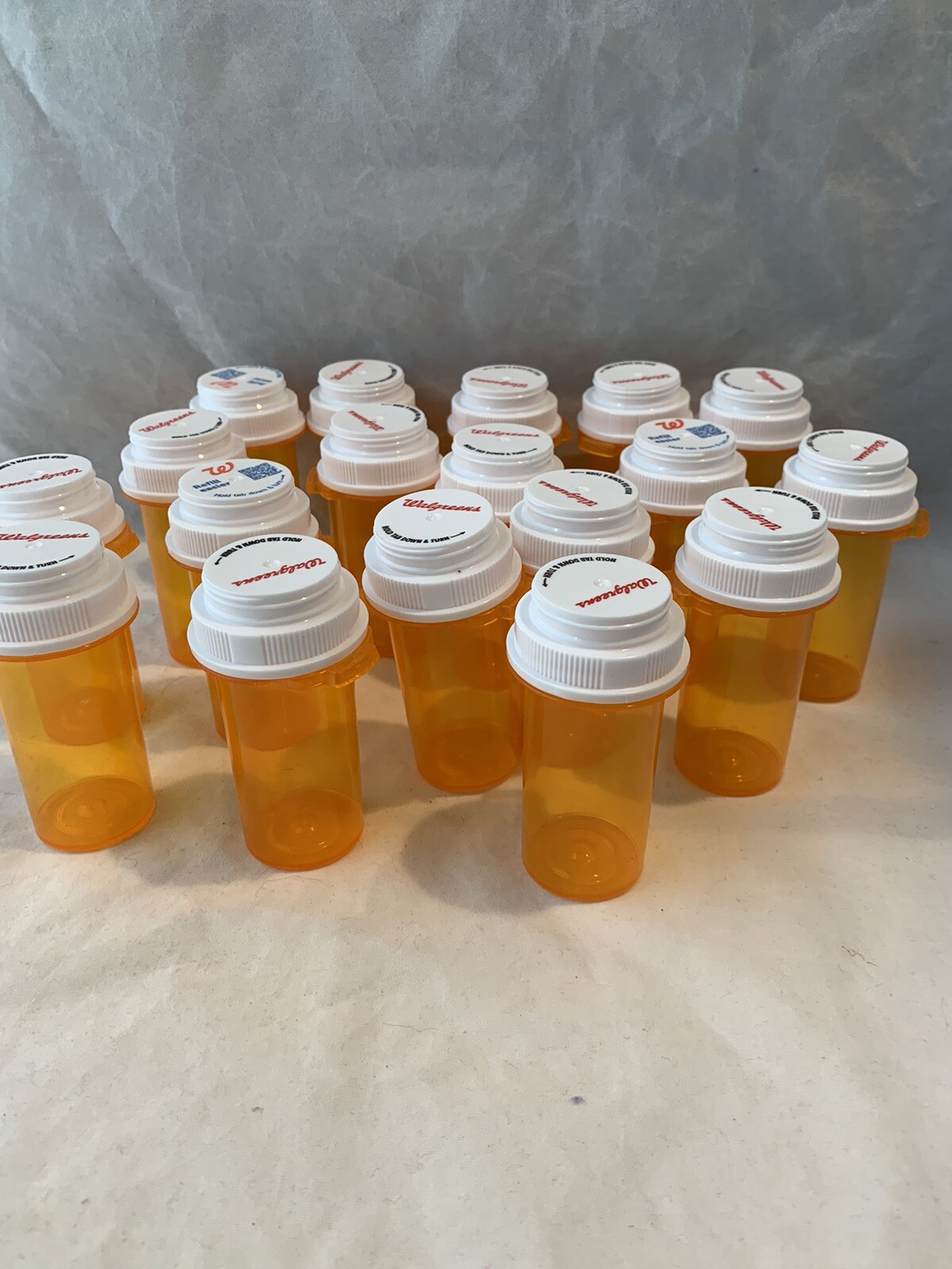 18 Prescription Medicine Pill Bottles Small Sizes Rx Storage Crafts Hobby    B15