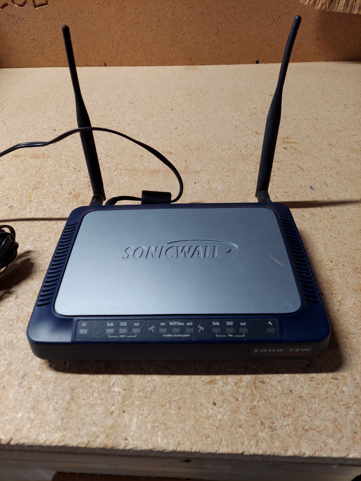 Sonicwall SOHO TZW 10 used wireless security - model APL11-031