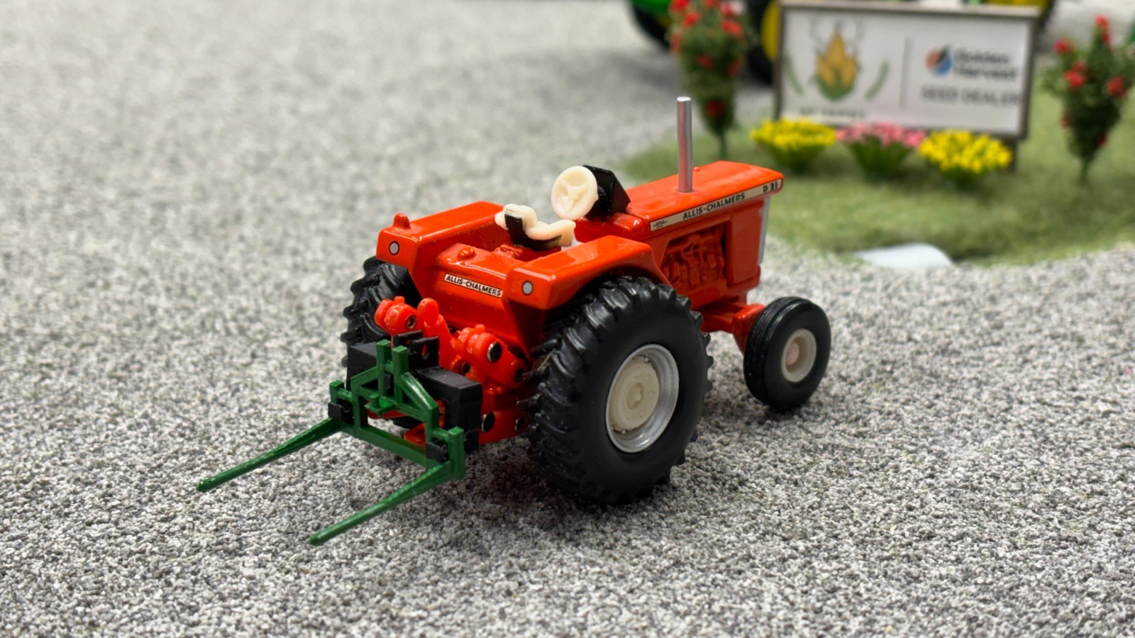 1/64 Gnuse Mfg. 3 Point Bale Lifter with Gooseneck Hitch (GREEN)