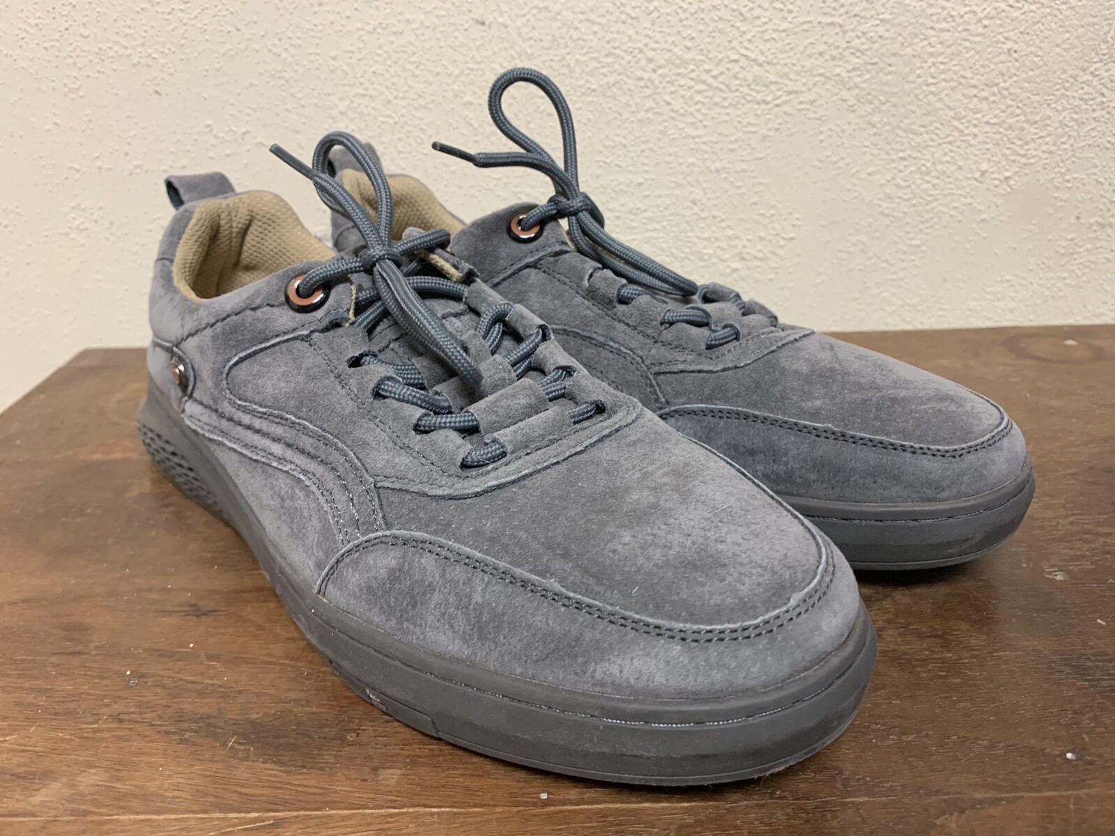 1987 Women’s Grey Genuine Suede Sneaker Size US 8.5