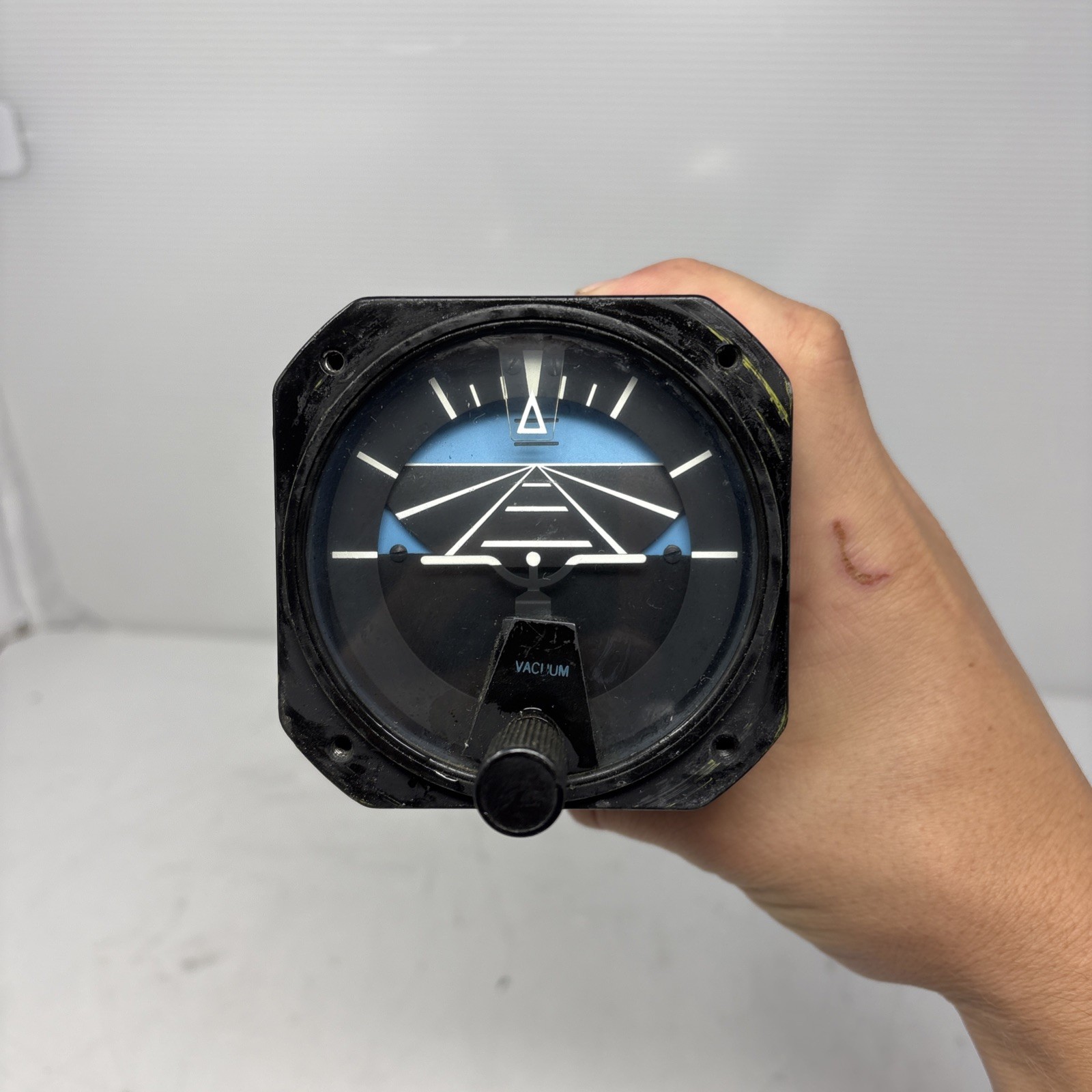 Cessna C661076-0105 Attitude Indicator Horizon Gyro Aeritalia Vacuum 1978