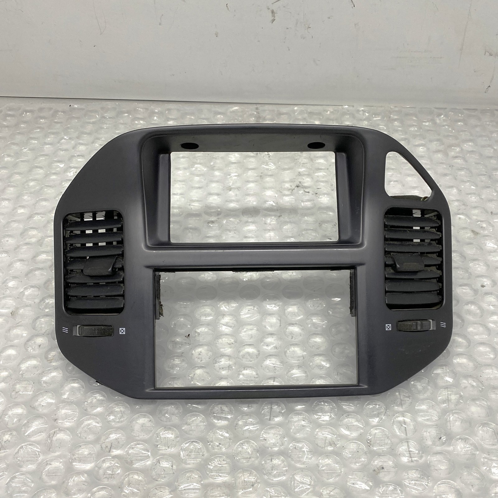 Centre Dash Console Trim See Description for PAJERO SHOGUN V65W MK3 3.5 GDi