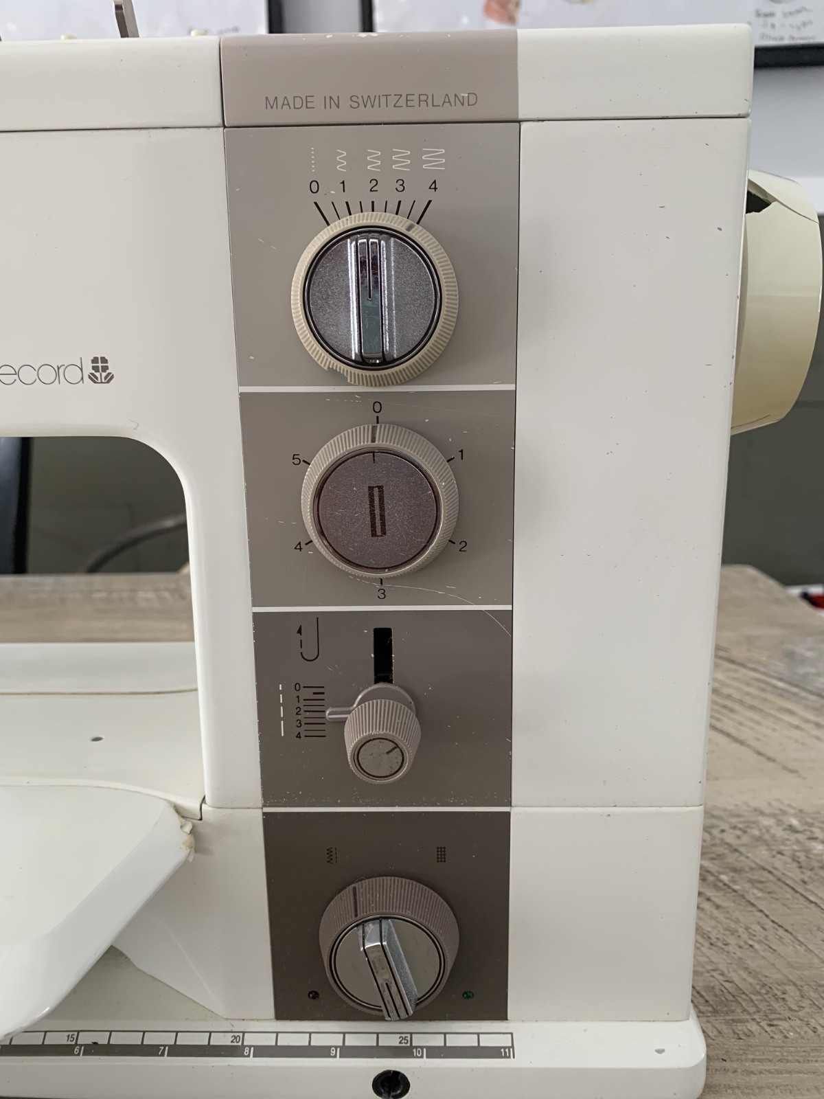 BERNINA 930 Record Electronic Sewing Machine w/ Case & Pedal WORKS, TESTED