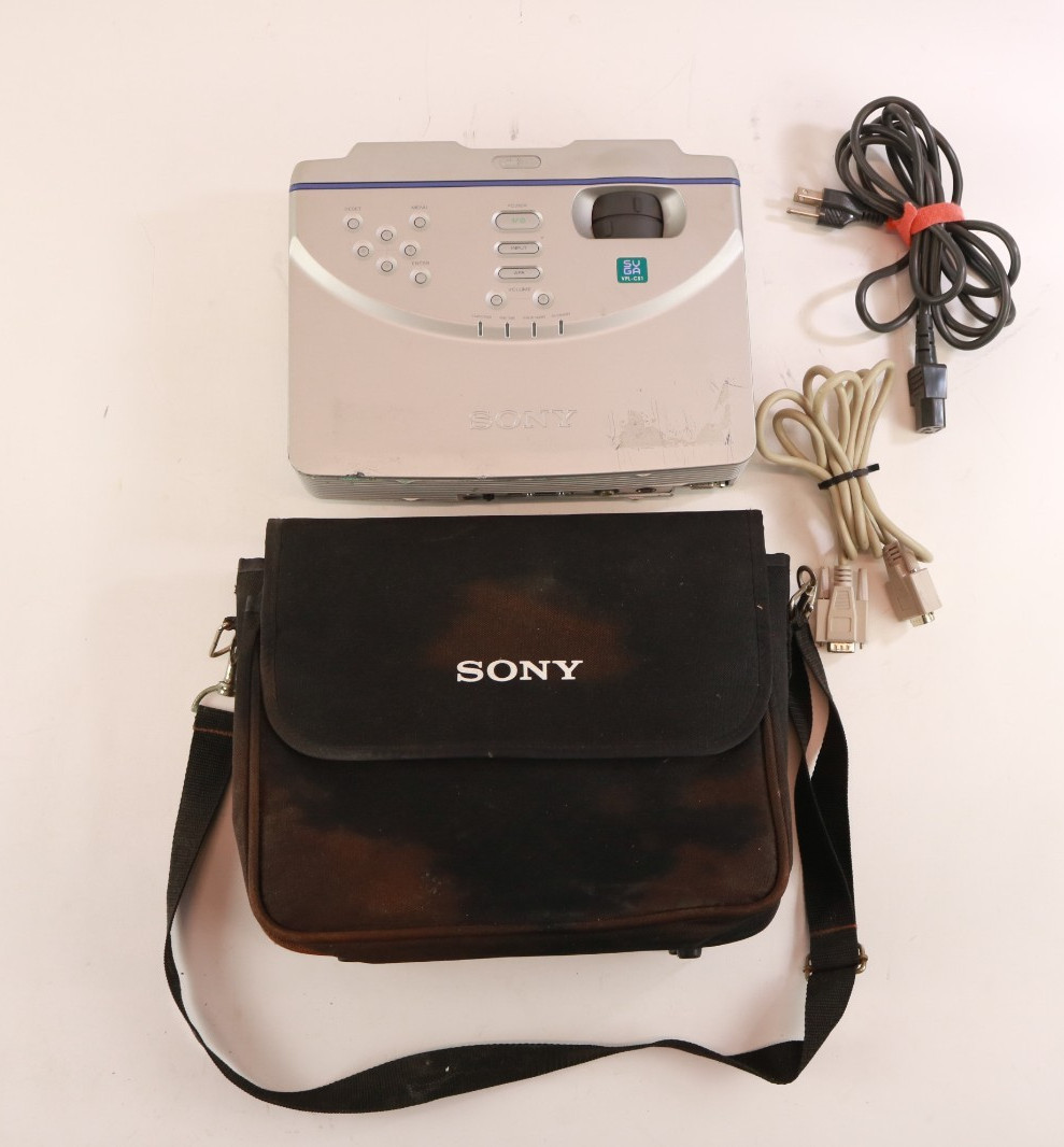 Projector Sony VPL-CS1 Portable LCD Data Projector VGA S-video RCA AS IS