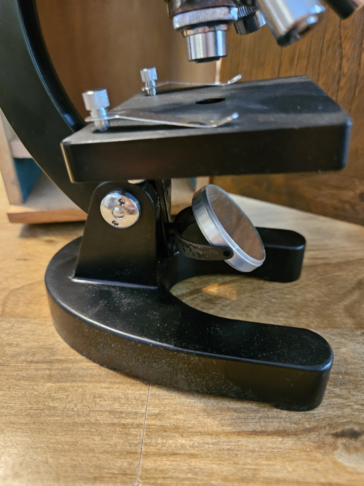 VINTAGE PERFECT MICROSCOPE MODEL 805 WITH ACCESSORIES