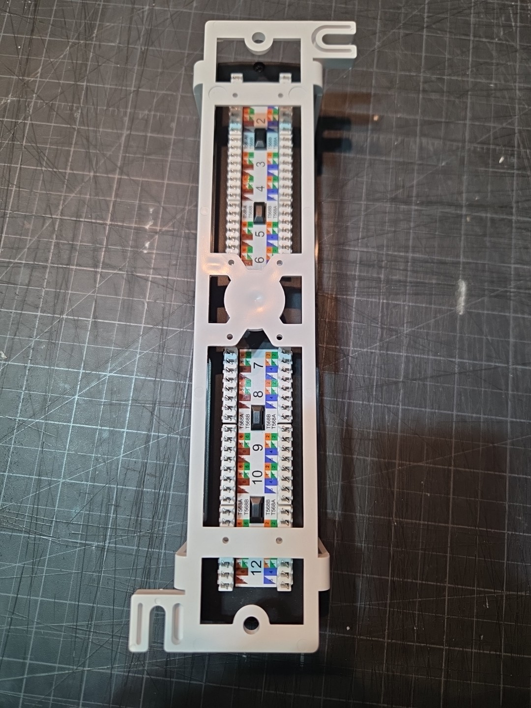 Tec Mojo PANEL VERT CAT 6 12-PORT Patch Panel
