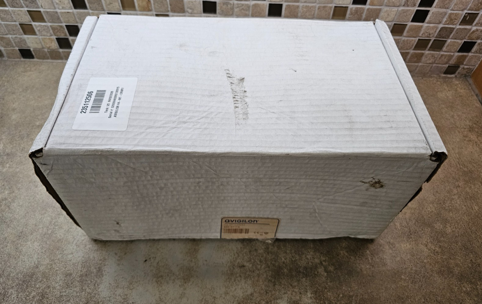 Avigilon H4-MT-CRNR1 Corner Mounting Bracket