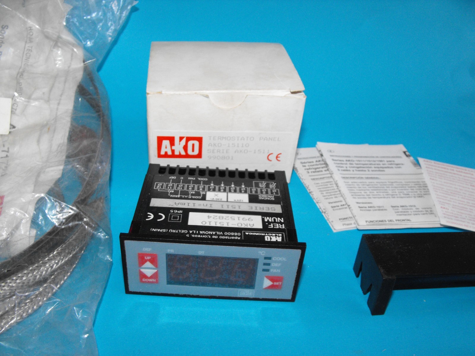 AKO-15110+AKO-71729.DIGITAL TEMPERATURE CONTROLLER.+PTC.-50/+100.NEW