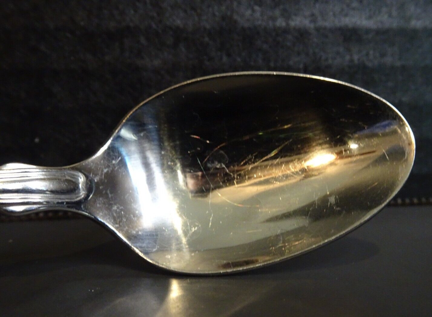 Oneida CLASSIC SHELL Stainless Flatware Silverware 4 Iced Tea Spoons Cube
