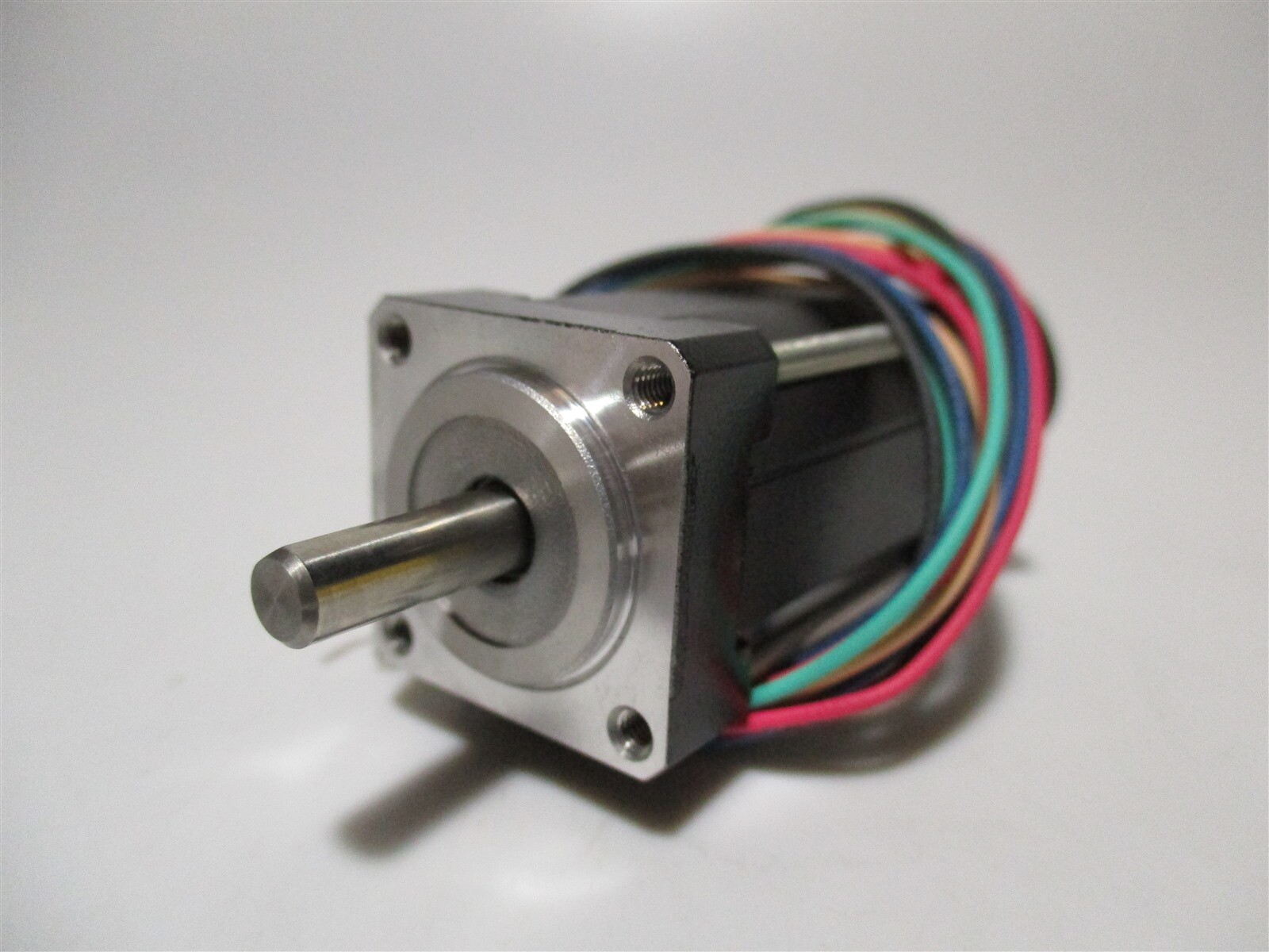 Autonics (04K-S525) 5-Phase 24mm Frame Solid Shaft Stepping Motor - 0.8A/Phase
