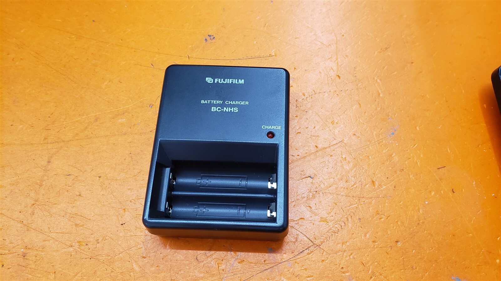 ⭐️⭐️⭐️⭐️⭐️ Fujifilm BC-NHS Battery Charger Black Portable