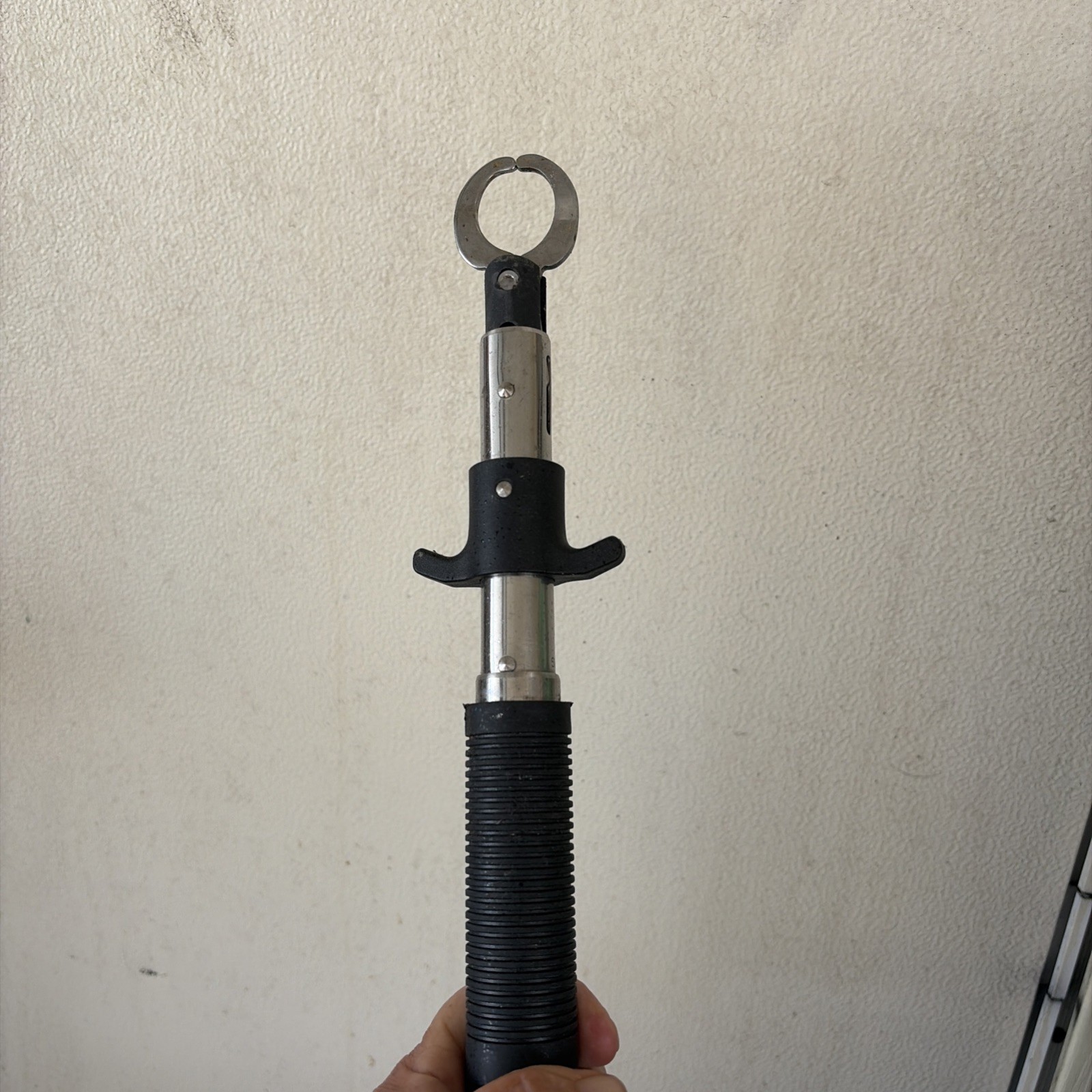 Fish Gripper Scale