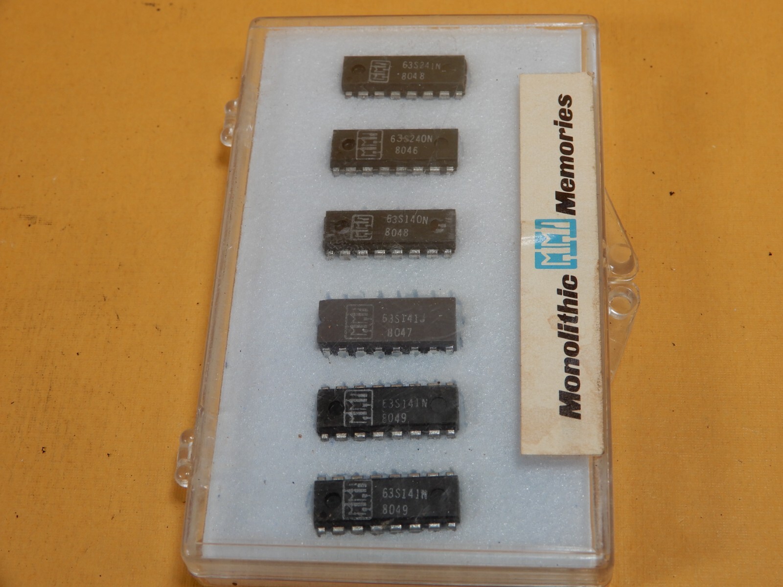 Monolithic Memories Sample Pack 63S241N 63S240N 63S140N 63S141J 63S141N (2)