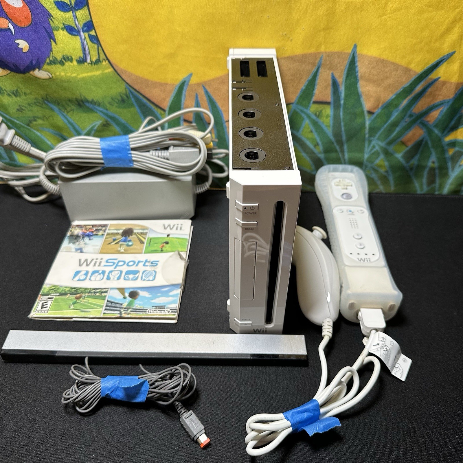 Nintendo Wii & Wii Sports, Wii Mote Motion Plus, Nunchuck, Cables